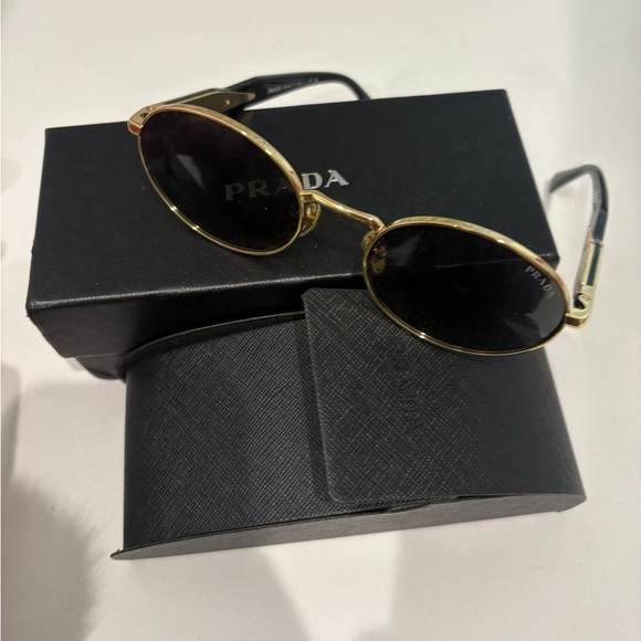 Prada oval sunglasses worn 2x - Picture 4 of 5